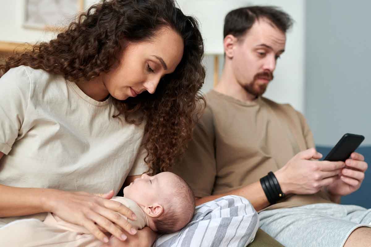 Navegando Juntos la Aventura de la Parentalidad: Estrategias para Mantener Encendida la Chispa del Amor